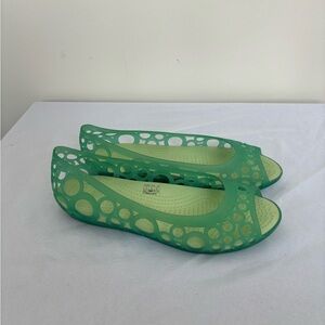 Crocs Adrina III Sandals Womens Size 8 Green Peep Toe Jelly Cutout Slip On Shoes